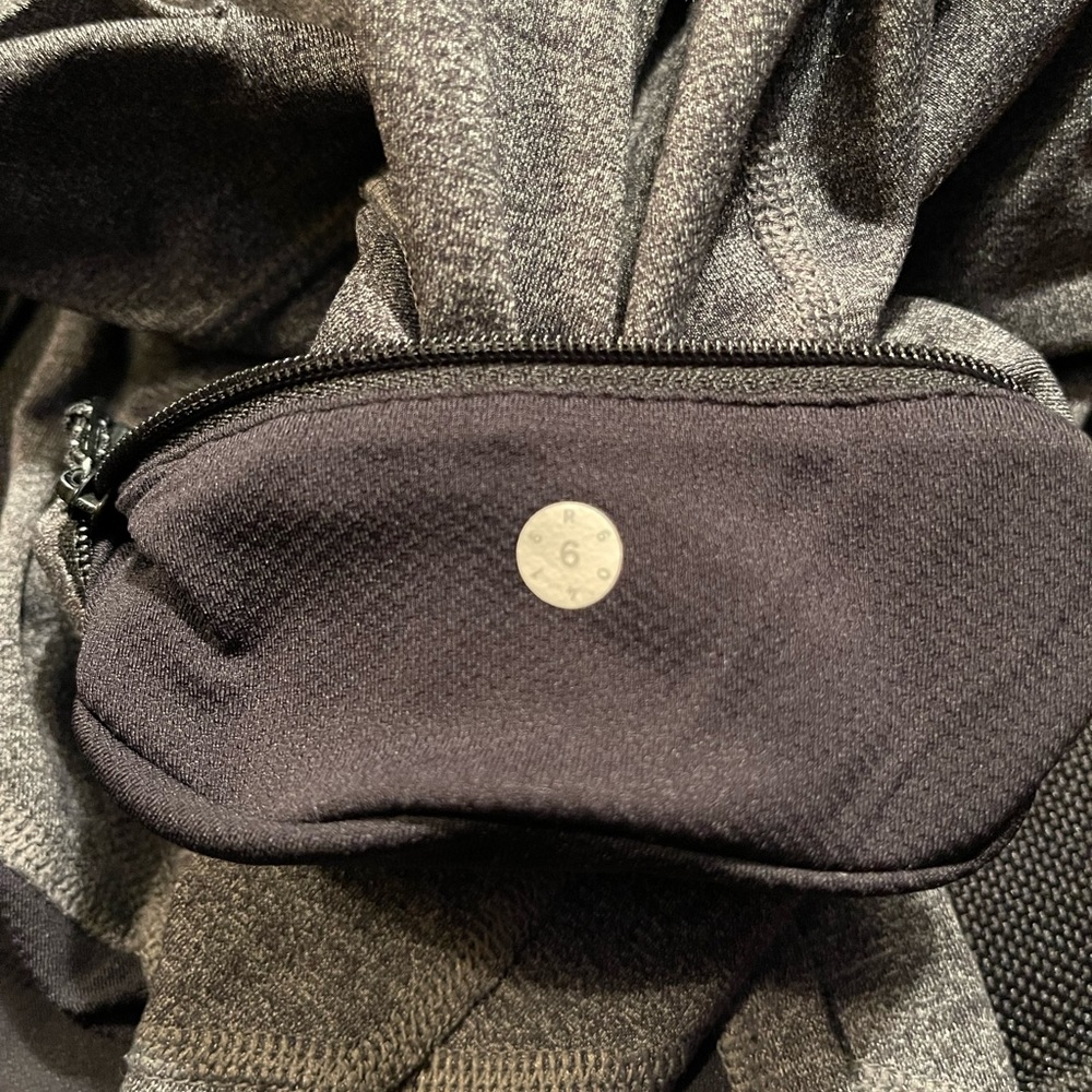 Lululemon, cropped grey legging, size 4/6 - Picture 5 of 5
